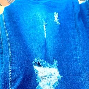 Flared jeans with frayed bottom